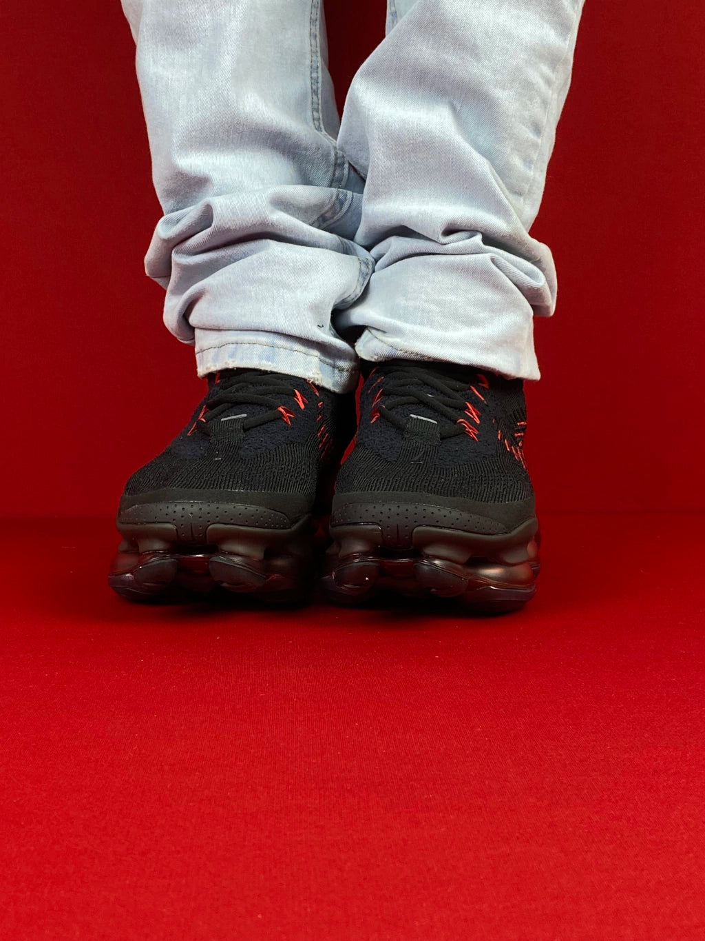 NIKE VAPORMAX SCORPION (PRETO
VERMELHO)
