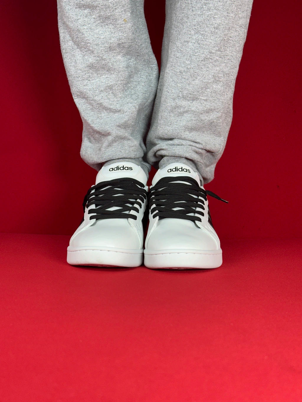 Adidas Grand Court (BRANCO PRETO)