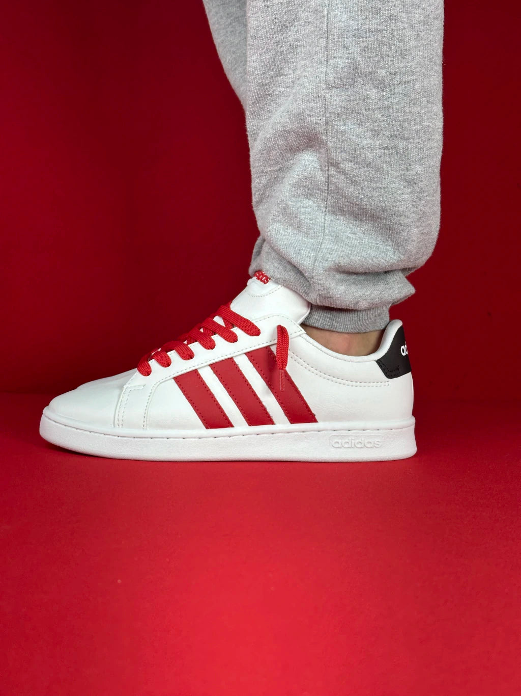 Adidas Grand Court (BRANCO VERMELHO)