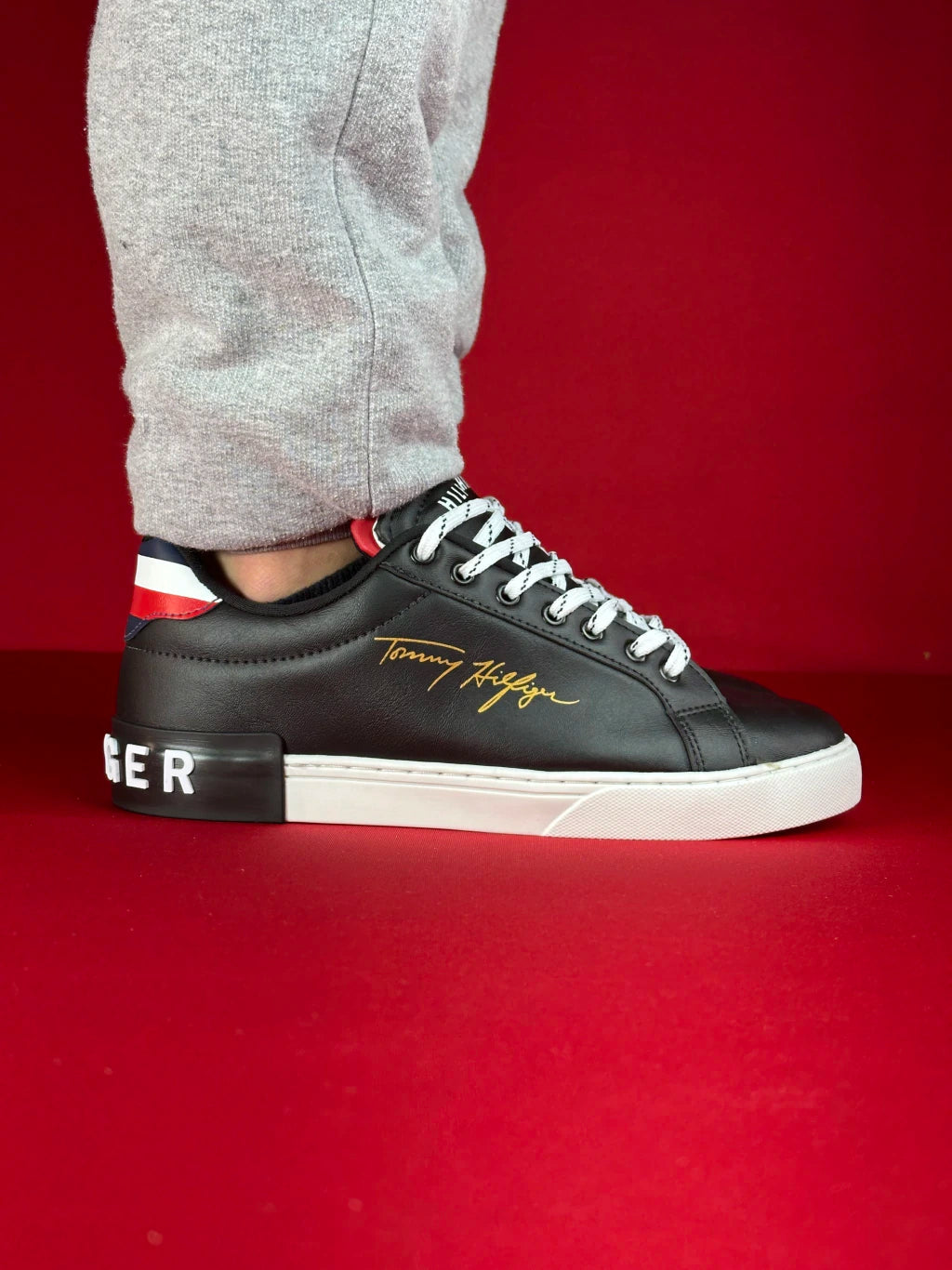 TOMMY HILFIGER (PRETO)