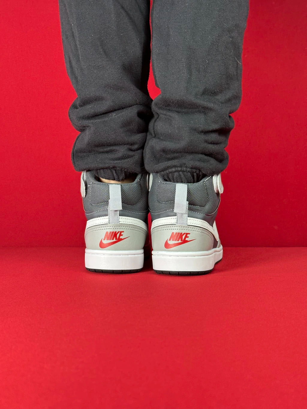 NIKE COURT BOROUGH MID (CINZA)