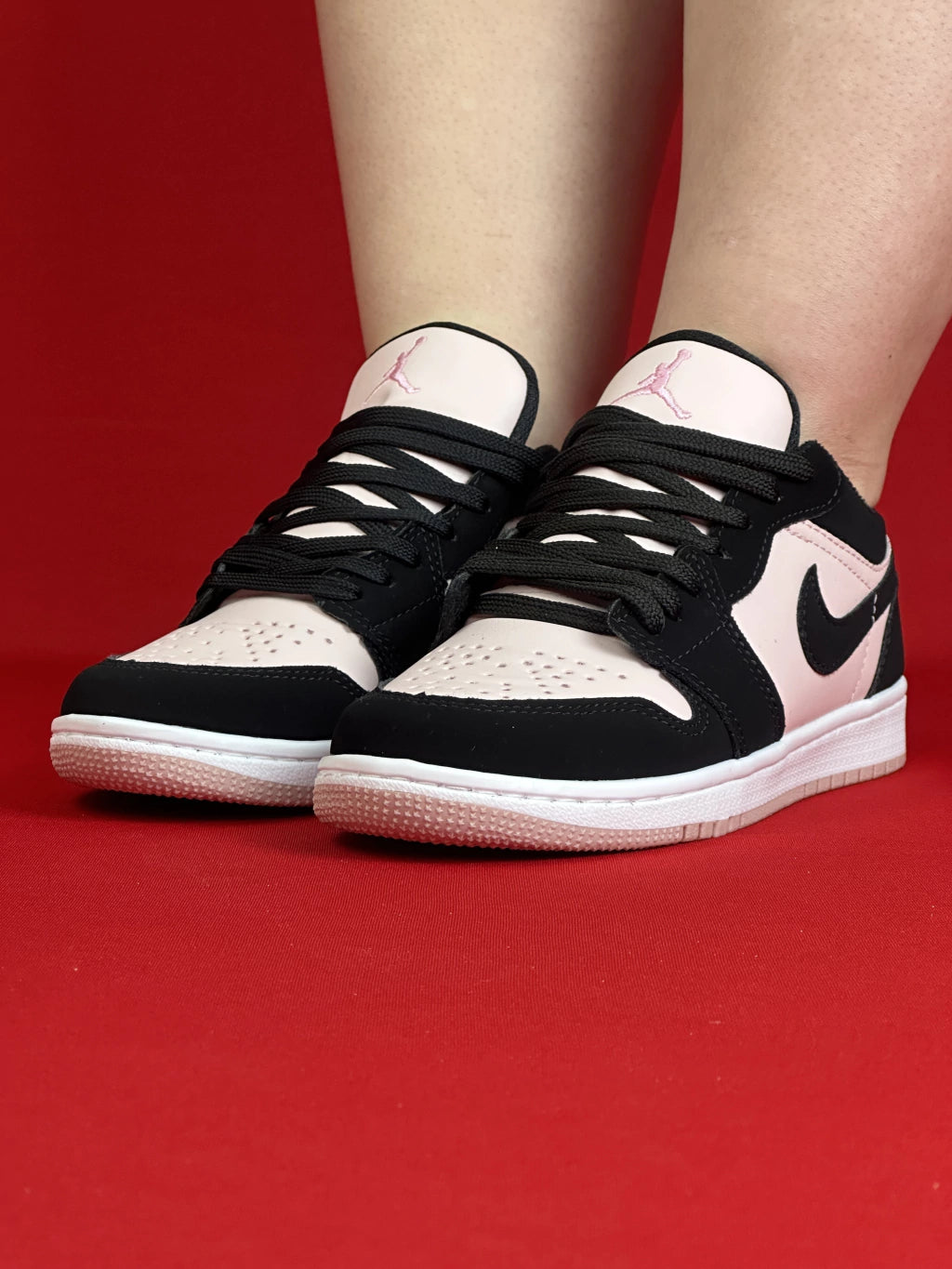 AIR JORDAN 1 LOW PRETO COM ROSA
CAMURÇA