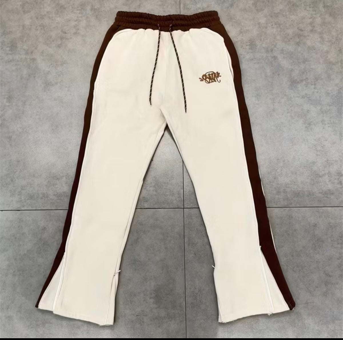 Conjunto Syna World (Marrom, Branco)