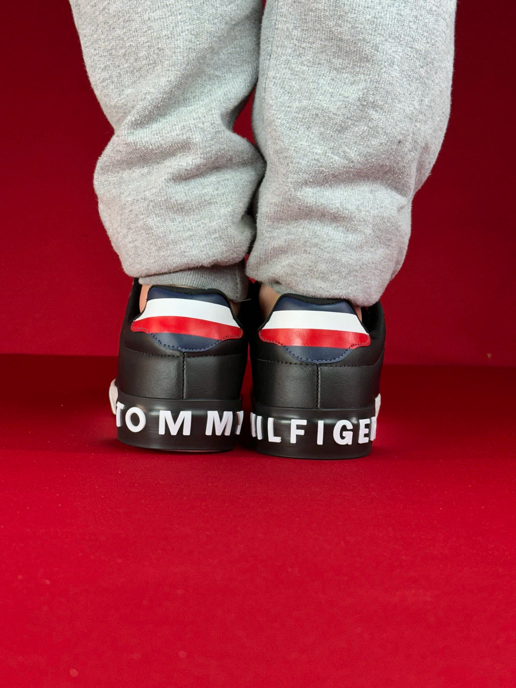 TOMMY HILFIGER (PRETO)