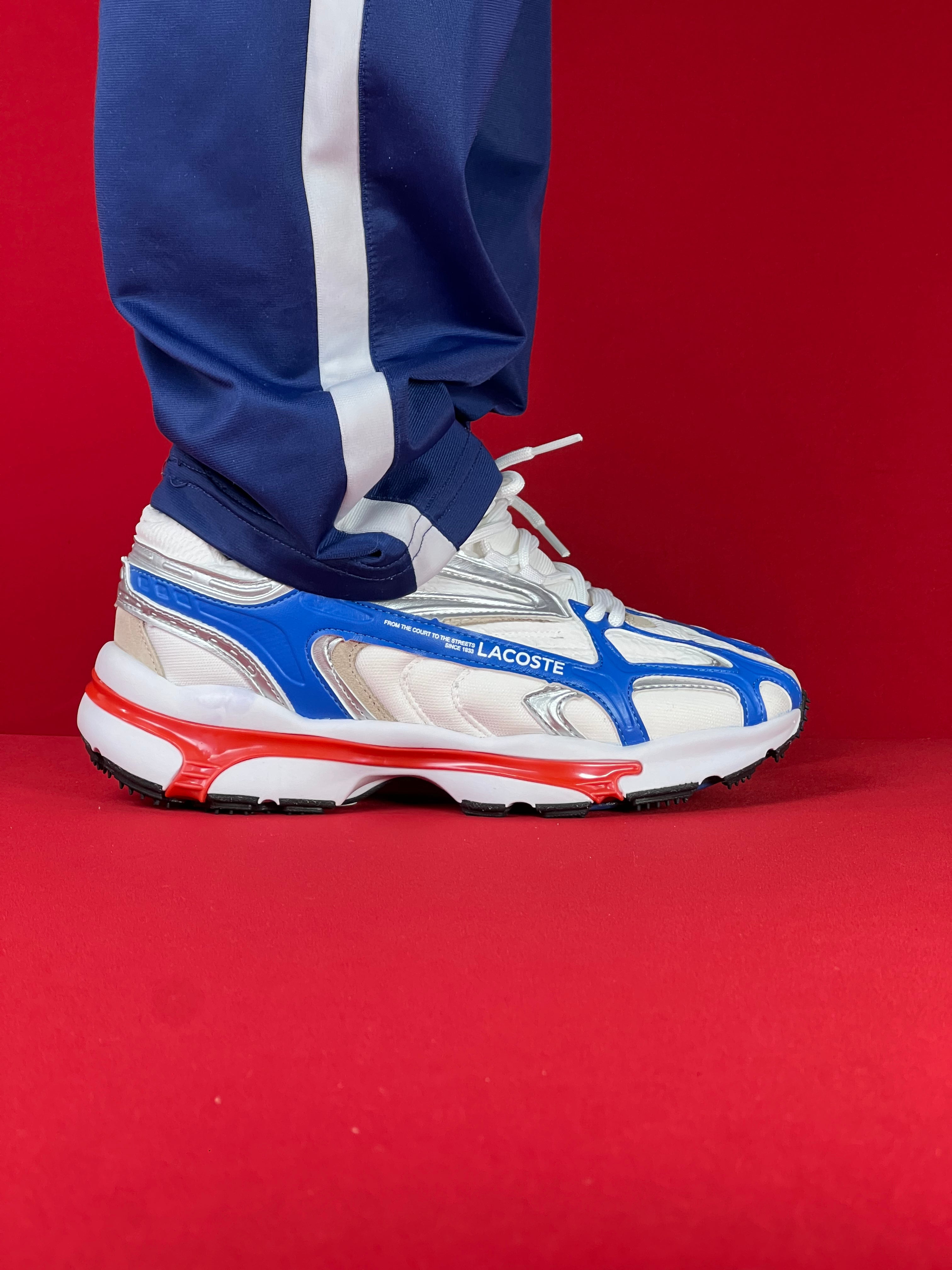 Lacoste L003 (Branco, Azul, Vermelho)