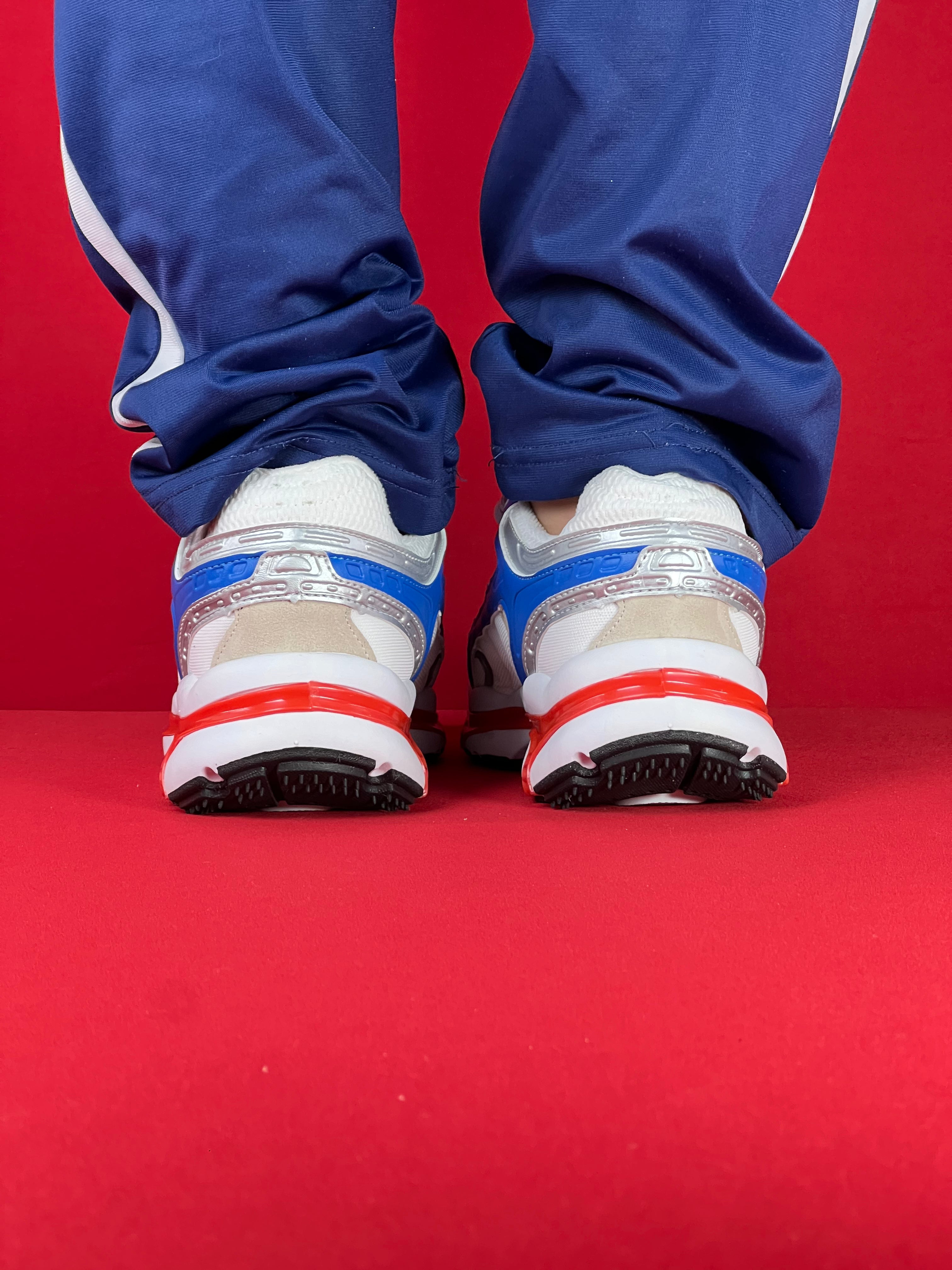 Lacoste L003 (Branco, Azul, Vermelho)