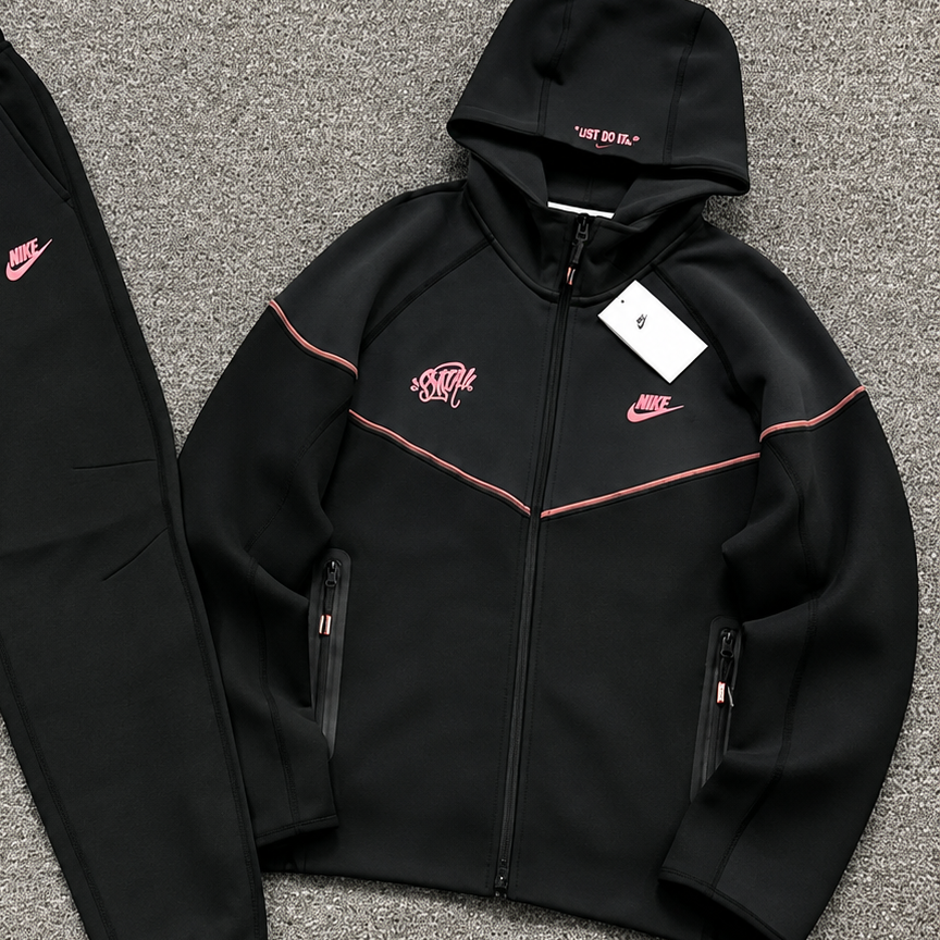Conjunto Syna World & Nike Tech Fleece