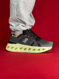 ON Running Cloudsurfer Max (Preto, Verde)