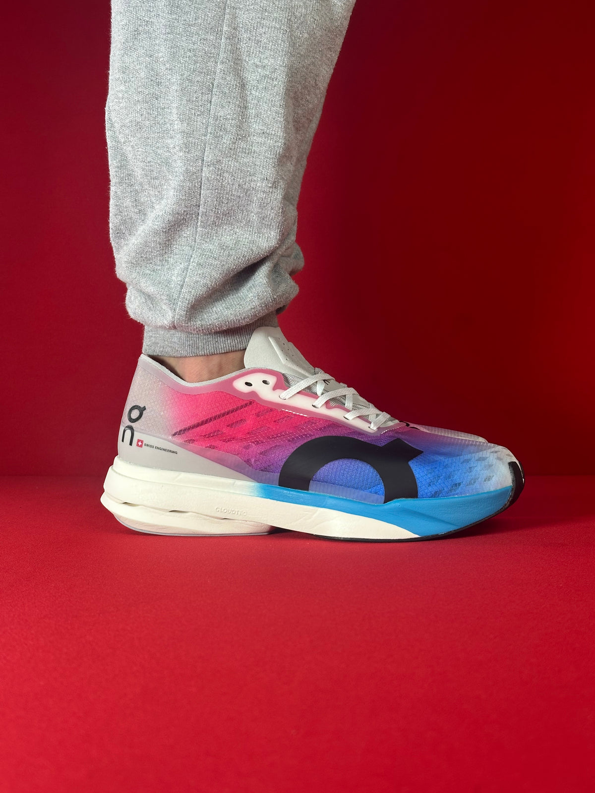 ON Cloudmonster 2 (Branco, rosa e azul)