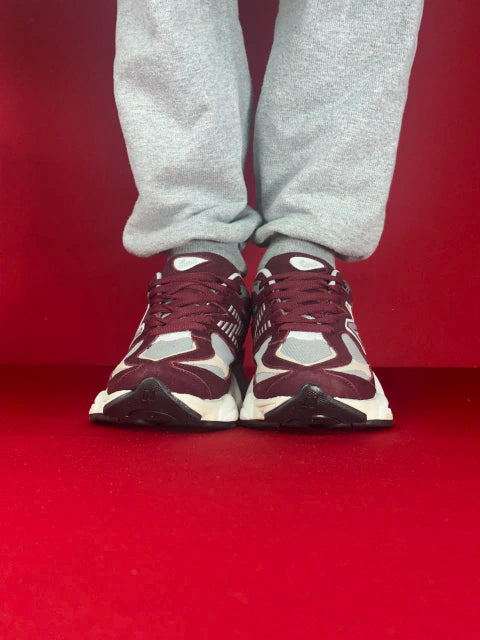 New Balance 9060 (Vinho Bege)