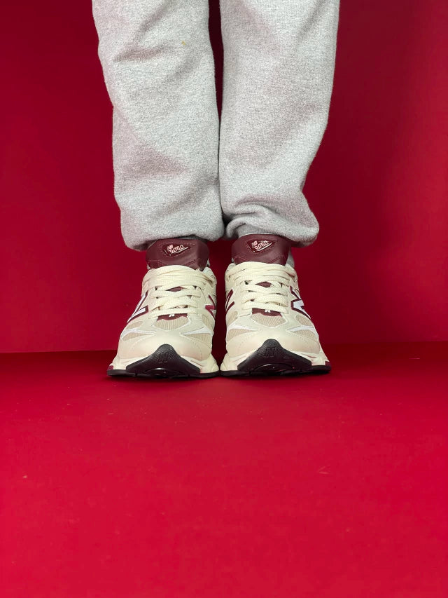 New Balance 9060 (Beje e Vinho)