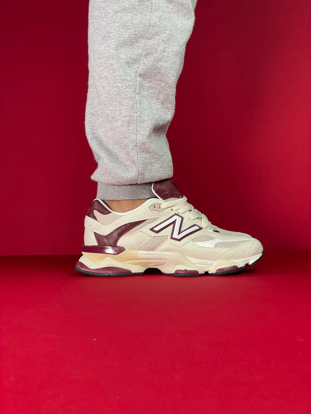 New Balance 9060 (Beje e Vinho)