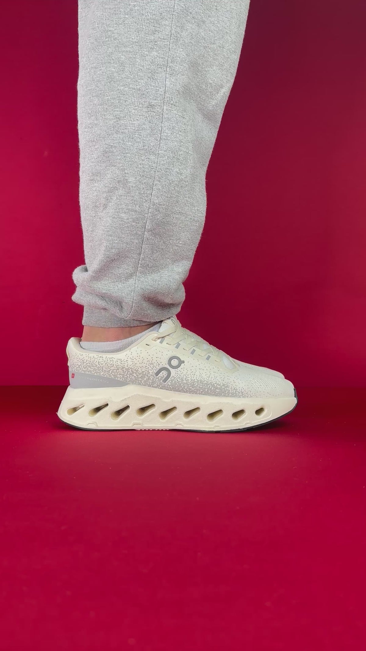 ON Cloudsurfer Max (Branco, Cinza)