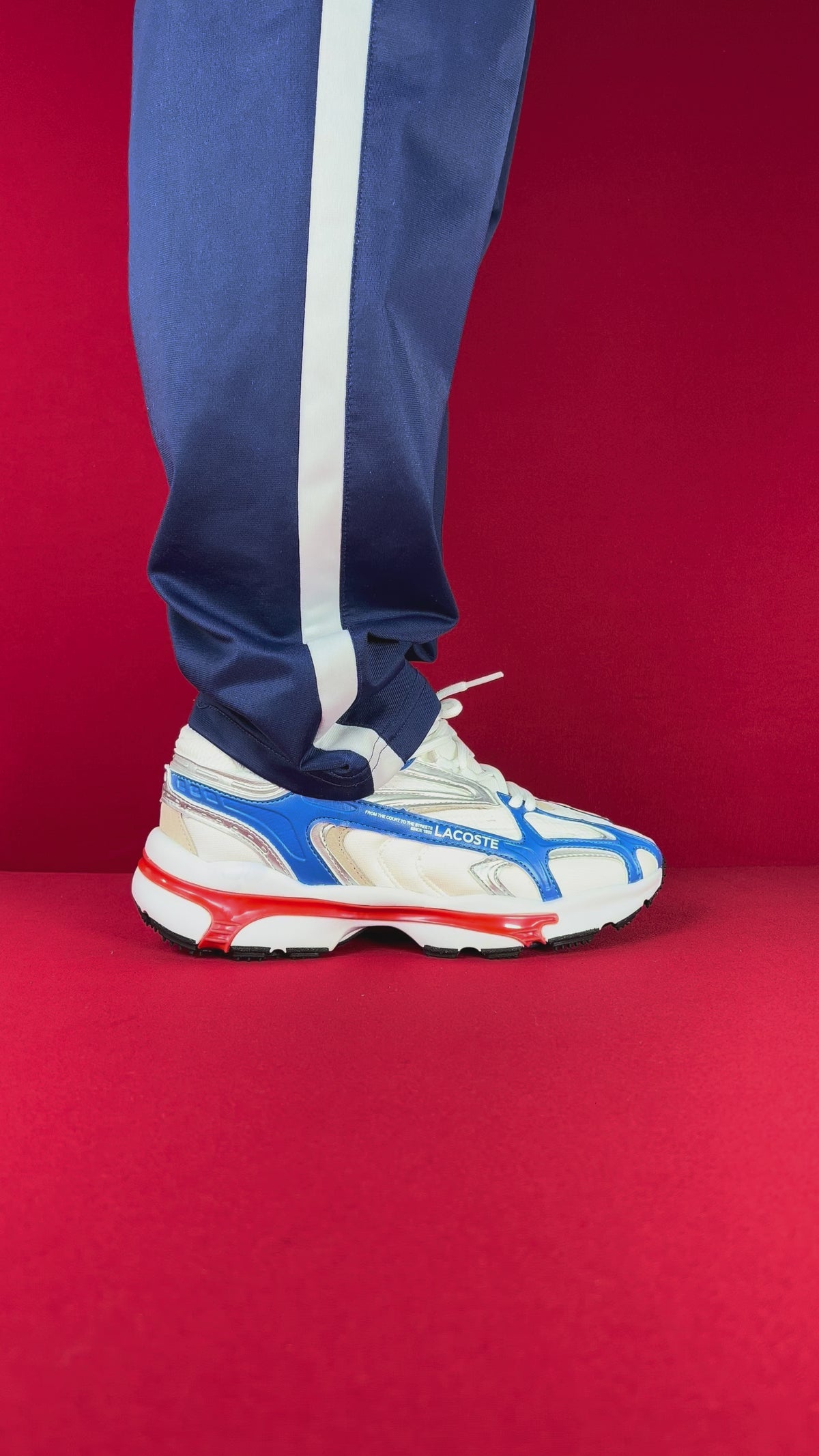 Lacoste L003 (Branco, Azul, Vermelho)